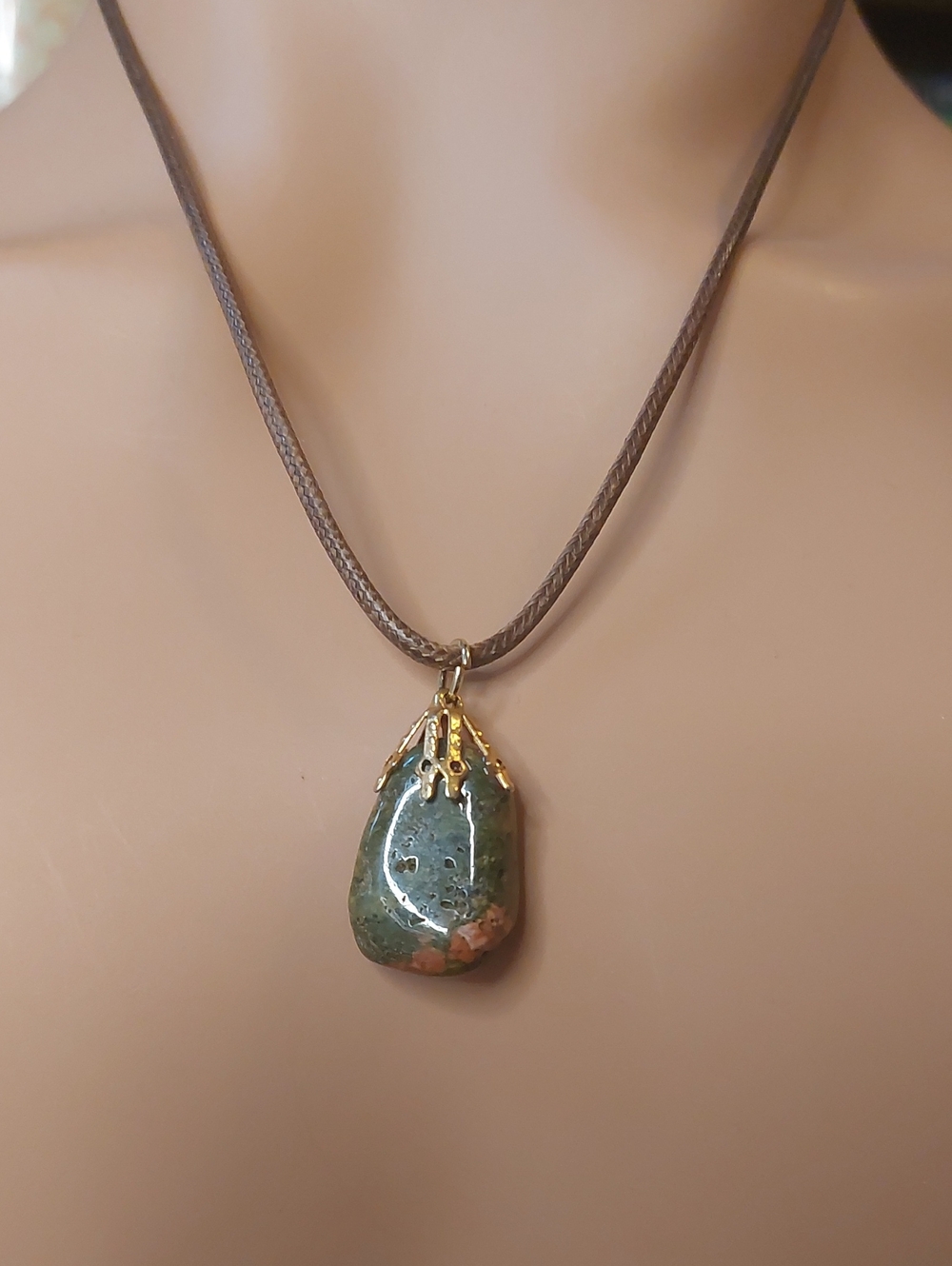 💚3/$25 Natural Unakite Jasper Green Pink Stone Claw Pendant Cord Necklace